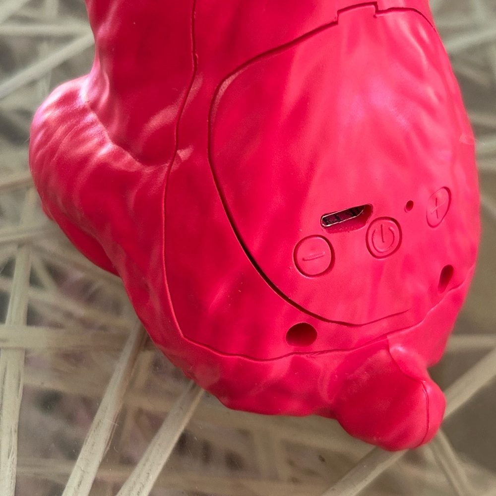 Juicy Couture x Urban Outfitters Pink Dog Bluetooth Speaker - Picture 11 of 13